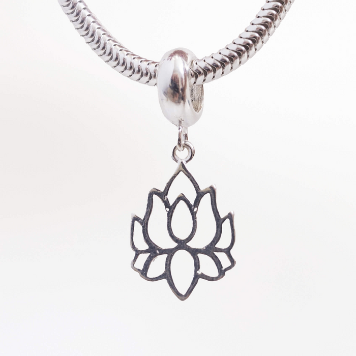 Berloque Flor de Lotus Prata 925